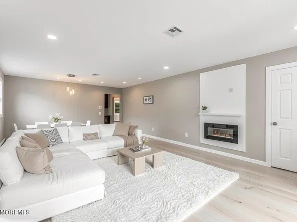 13 Pavilion Street, Toms River, NJ 08757