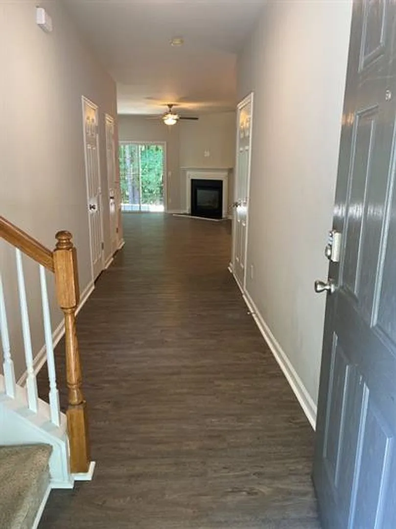 3 Bedroom 2.5 Bath Townhome in Great Location! — Photo 2