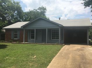 2202 Cedarwood Cv, Southaven, MS 38671