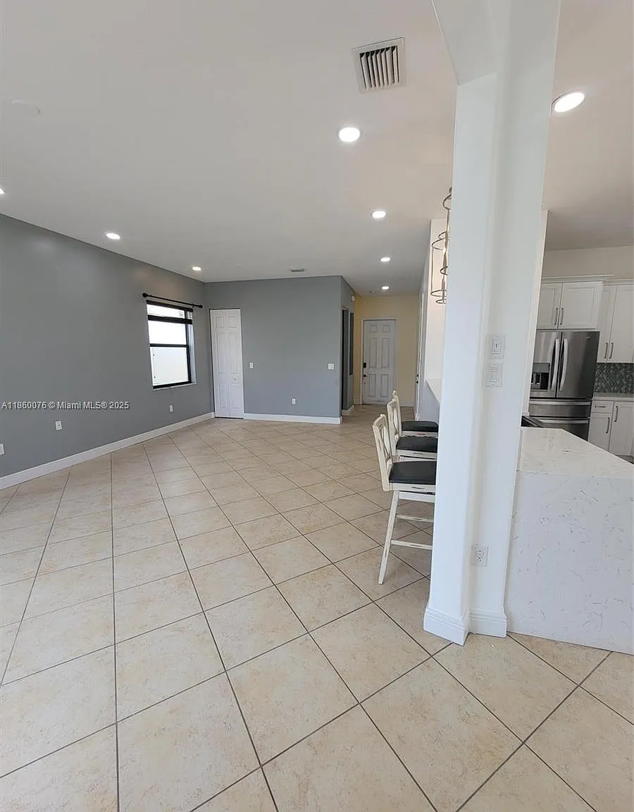 3 bed, 2.5 bath, 1868 sqft, $3,500 — Photo 4