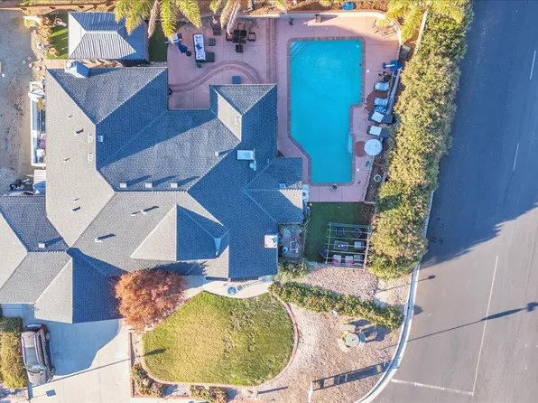 1405 S Ridgemark Dr, Hollister, CA 95023