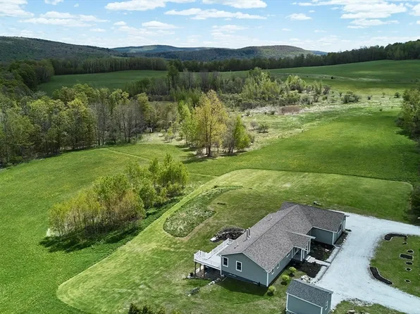 210 Bailey Rd, Lanesborough, MA 01237