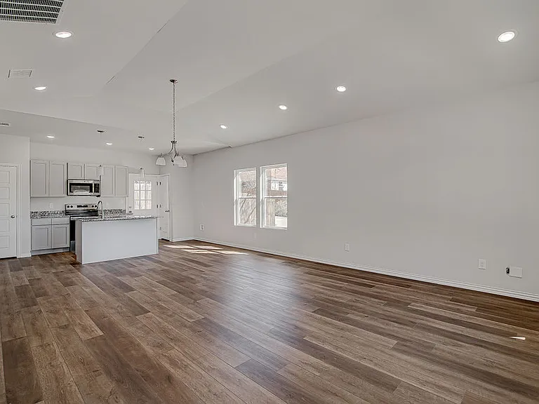 1649 E Terrell Ave — Photo 4