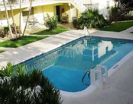 1st image of 1012 SE 15th St APT 108