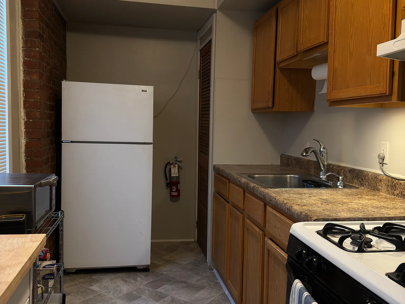 2 bed, 700 sqft, $990 — Photo 2