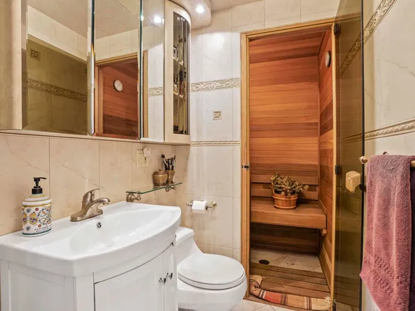 2514 Hubbard Street image 11 of 30