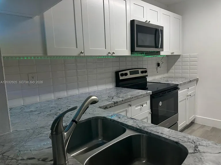 10050 NW 6th St #202 — Photo 10