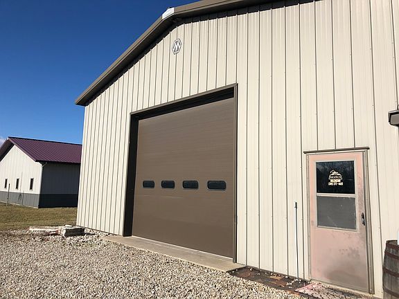2nd image of 104 Summer Dr