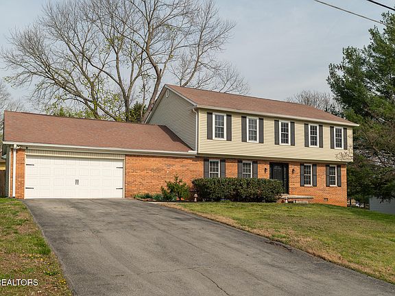2nd image of 604 Fernwood Rd