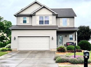455 Hickory Dr SE, New Philadelphia, OH