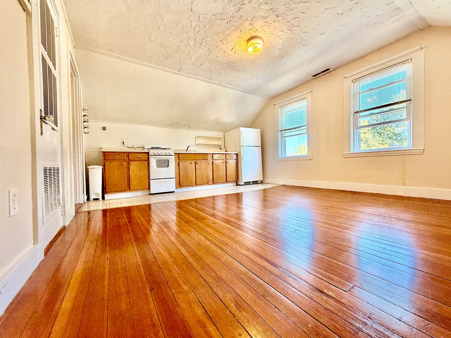 1 bed, 650 sqft, $2,000 — Photo 2