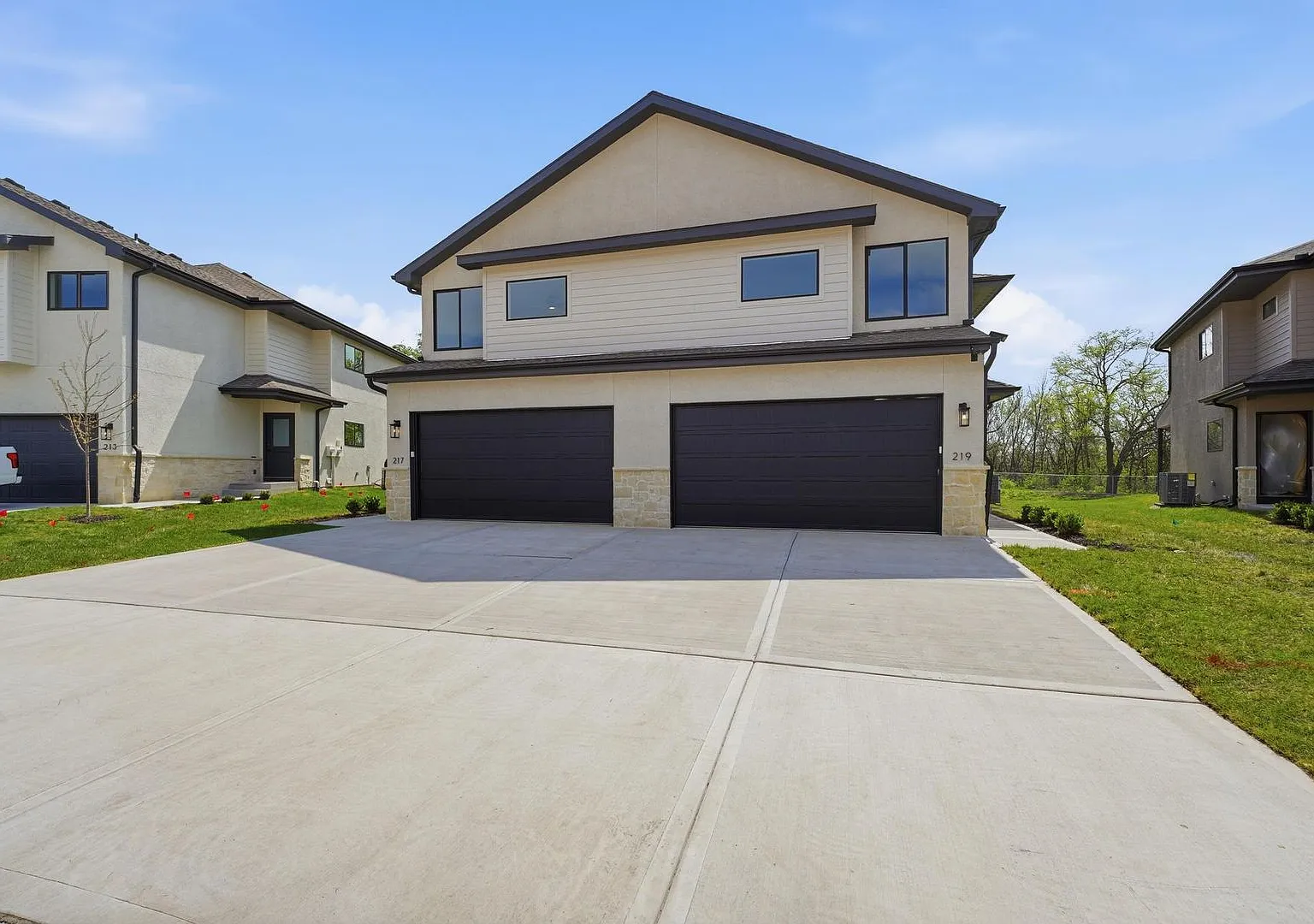 Brand-New 3-Bedroom Home With 2-Car Garage In Lee's Summit-218 Nw Orchard Ln, Lee's Summit, Mo 64063 — Photo 2