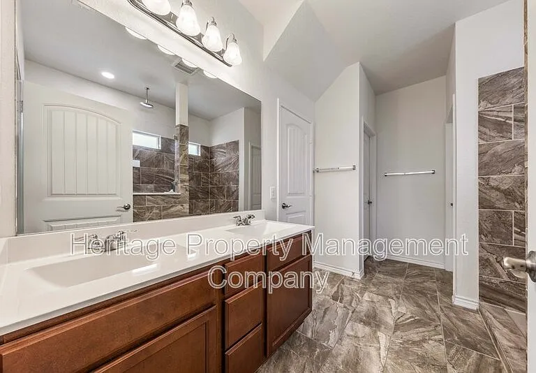 7347 Bluebonnet Bay — Photo 20