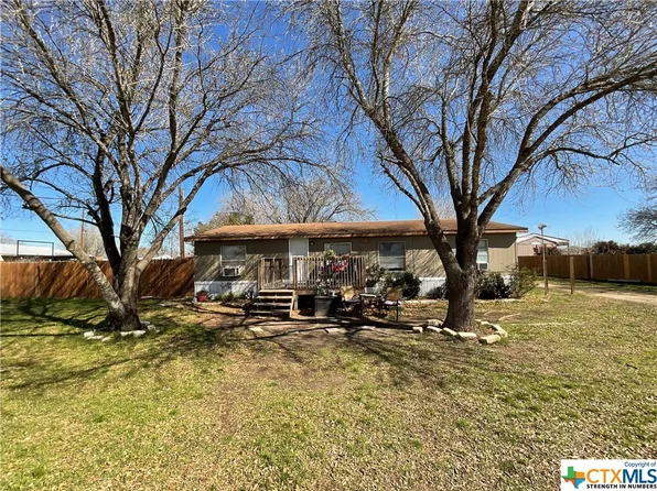 101 Jenny Ln, Seguin, TX 78155