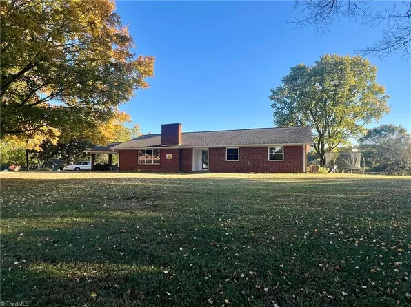 2400 Old Stage Rd, Yadkinville, NC 27055