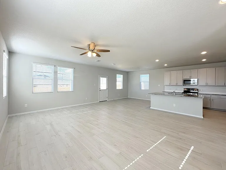 163 Haywood Mnr — Photo 7
