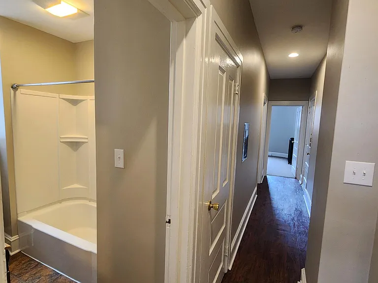 228 W Chestnut St — Photo 4