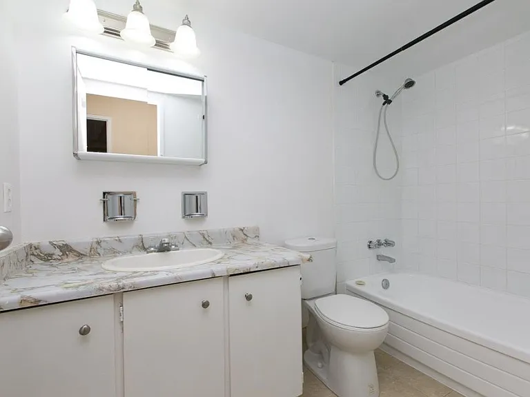 186 Thames St — Photo 17