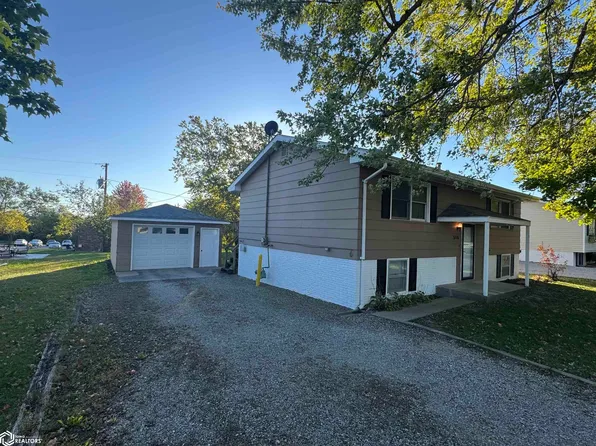 516 S 11th St, Albia, IA 52531