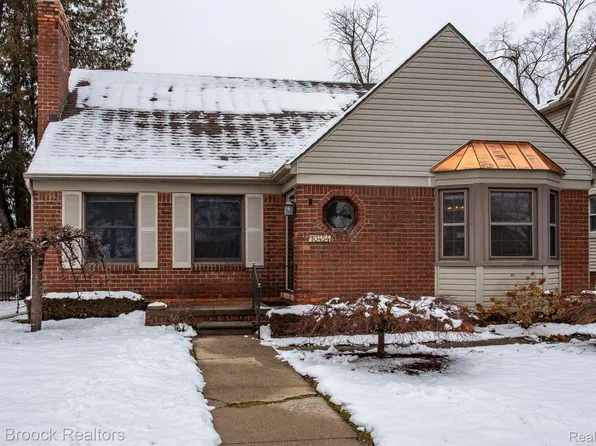 10454 Borgman Ave, Huntington Woods, MI 48070