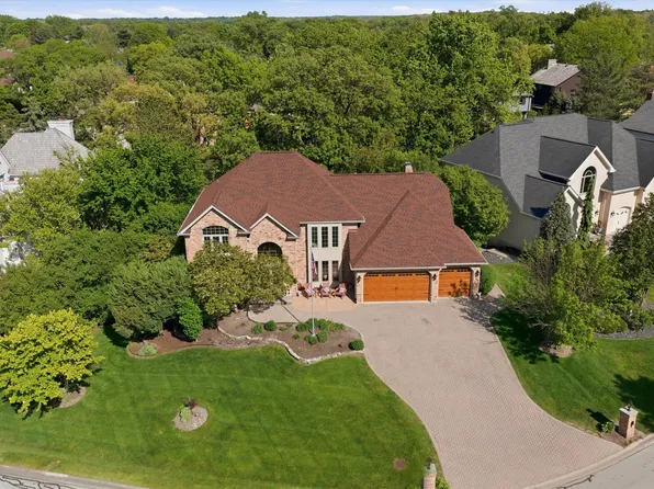 8701 Lake Ridge Dr, Darien, IL 60561