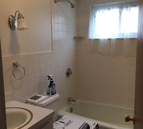 4th image of 937 Forest Ave APT 1