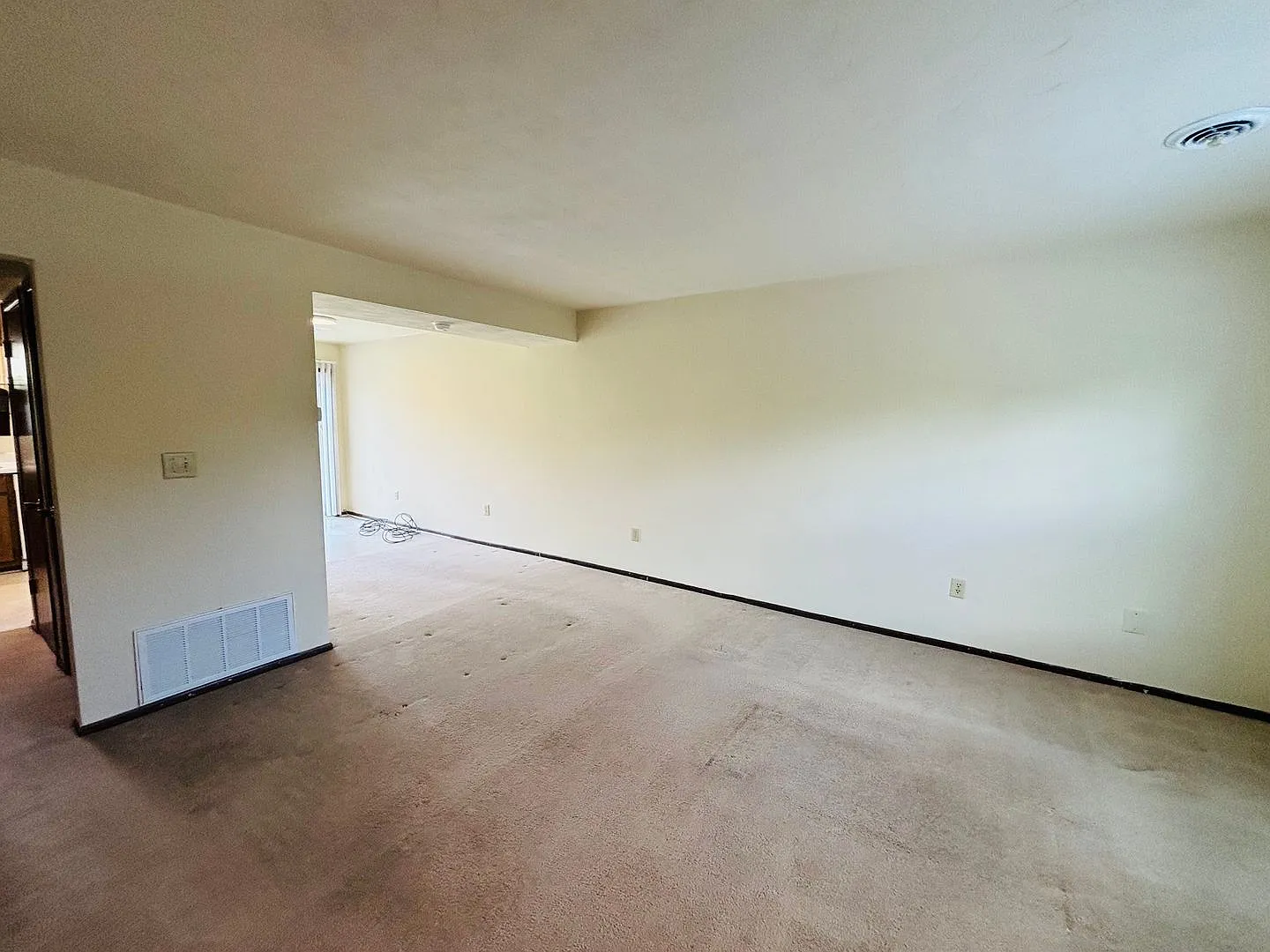 2 Bedroom, 1.5 Bath Townhouse — Photo 2