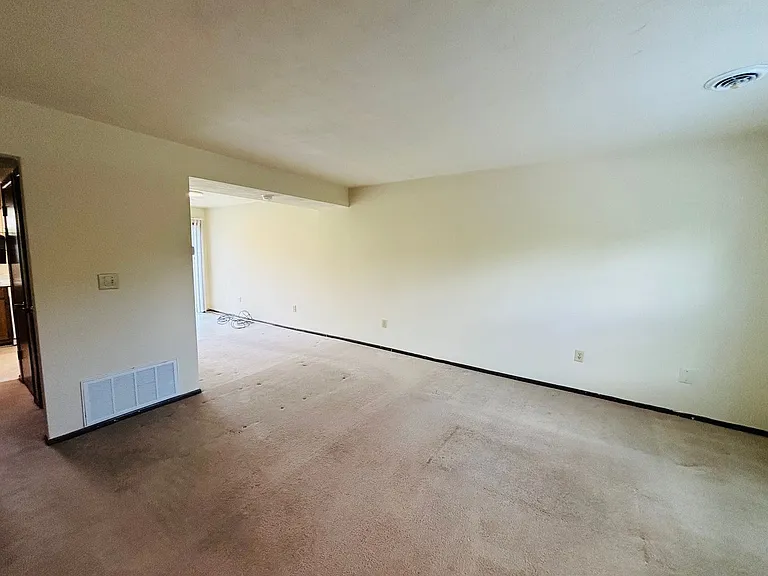 331 New Kent Rd — Photo 2