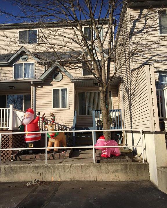 1st image of 17 Forest Ln
