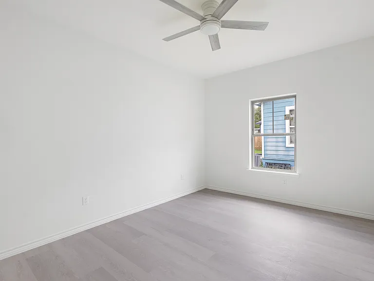 223 Florencia Ave — Photo 10