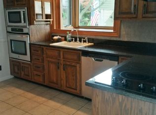 19 Perna Ln, Riverside, CT 06878