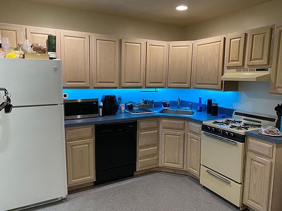 3rd image of 239 Orchard St #2J