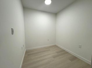 2002 Saint George St #417, Pt Moody, BC V3H 0N4