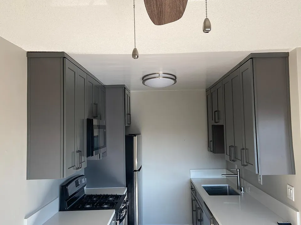 1550 N Harvard Blvd #10