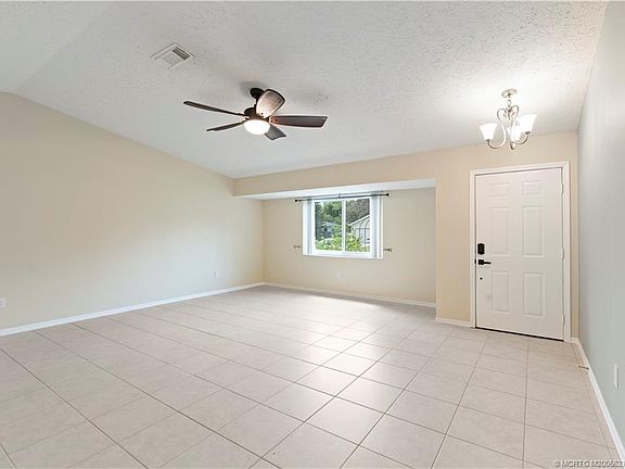 4th image of 537 NW Sagamore Ter