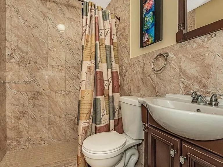 15565 SW 63rd Ter — Photo 7