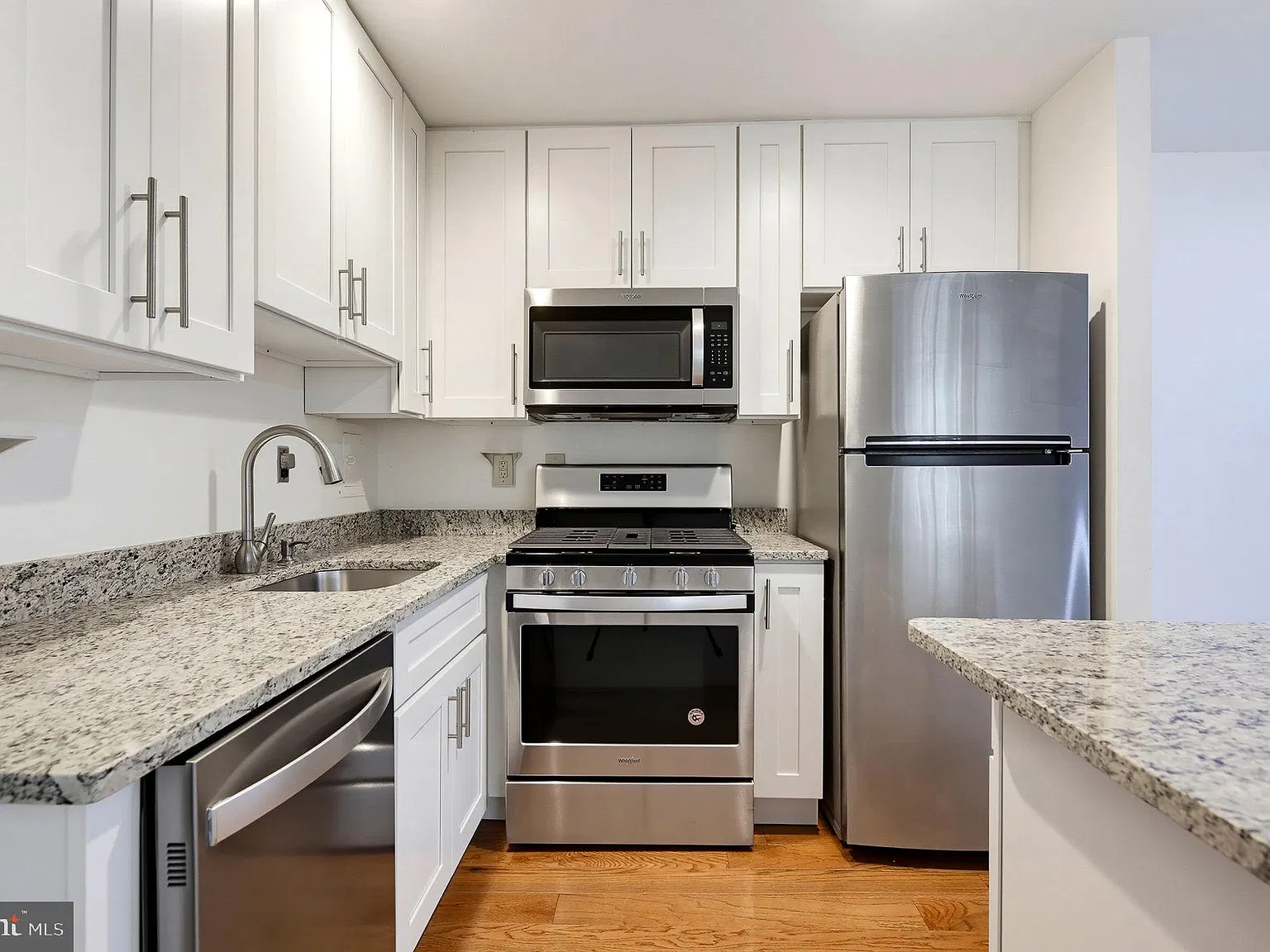 1 bed, 1.0 bath, 645 sqft, $1,600 — Photo 3