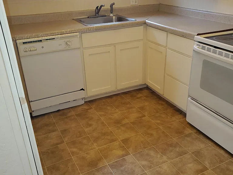 5820B Grove St — Photo 4