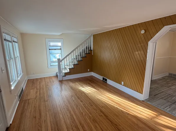 420 W Newhall Ave, Waukesha, WI 53186