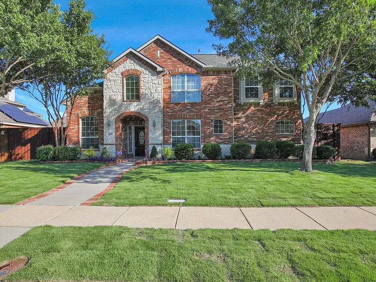 1615 Bryce Canyon Ln — Photo 2