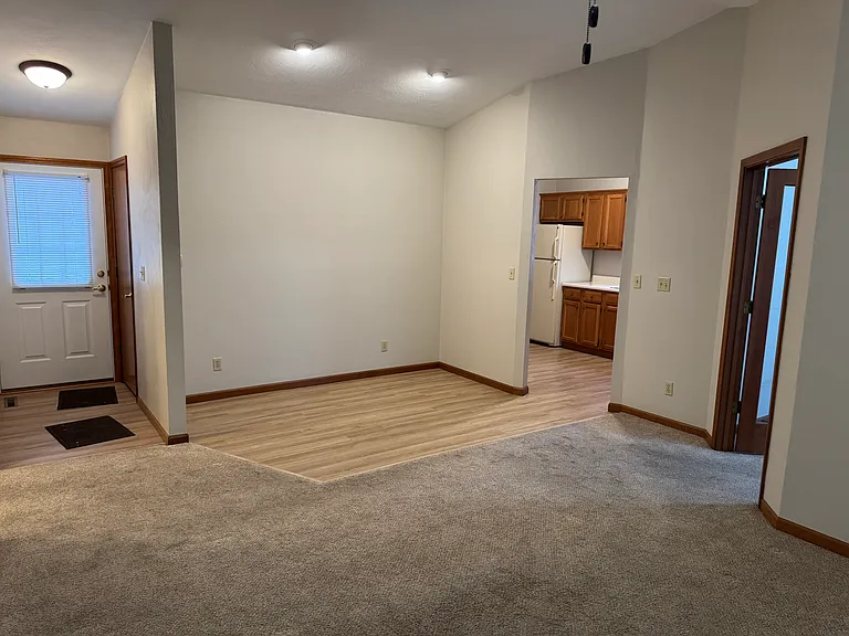 3054 Cascade Dr — Photo 4