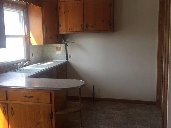 4th image of 1270 Hull Ave