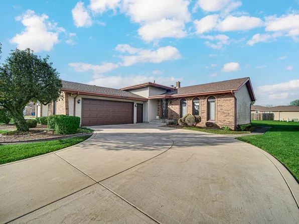 20 Plum Creek Dr, Schererville, IN 46375