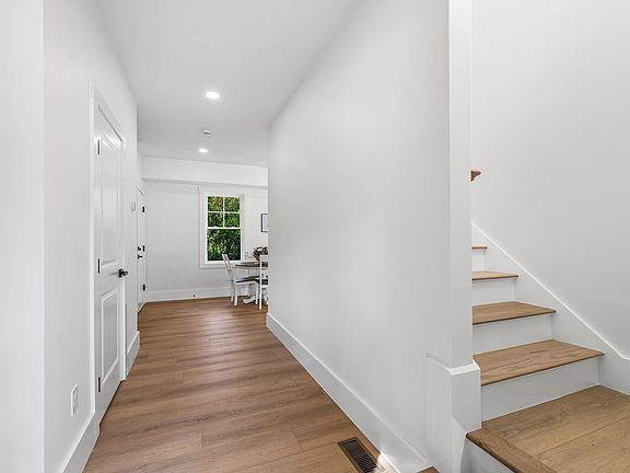 4th image of 126 Maple St