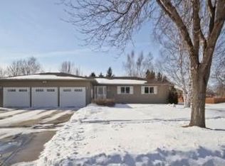 4 Birch Ln S, Fargo, ND 58103