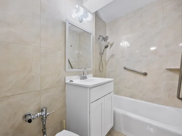 142-05 Roosevelt Avenue image 9 of 13