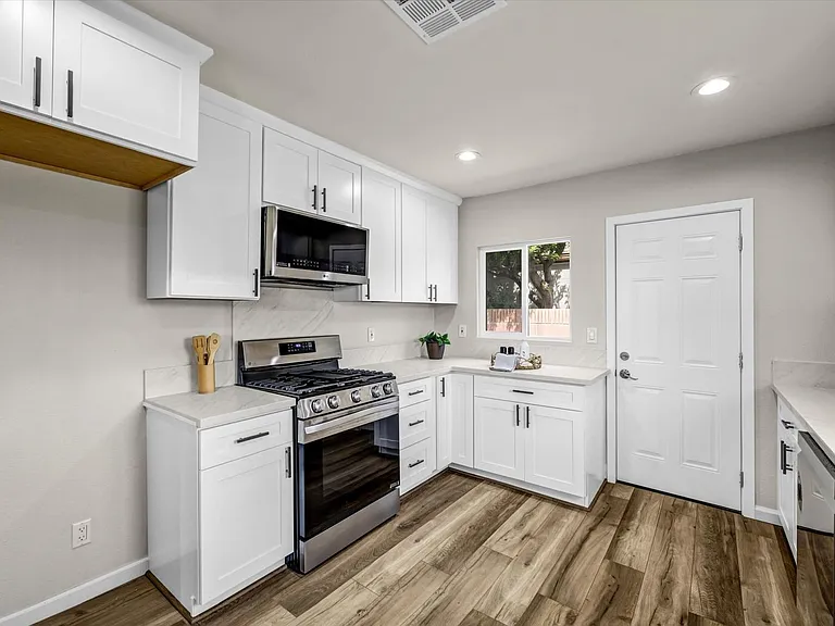 14431 Harvest Ave — Photo 8