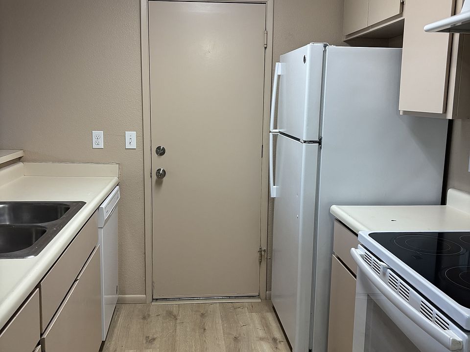 1st image of 230 Ventanas Ave