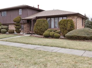9756 S Pemberly Ct, Palos Hills, IL