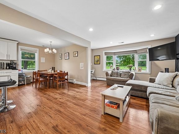 3rd image of 40 Carpenter Pl